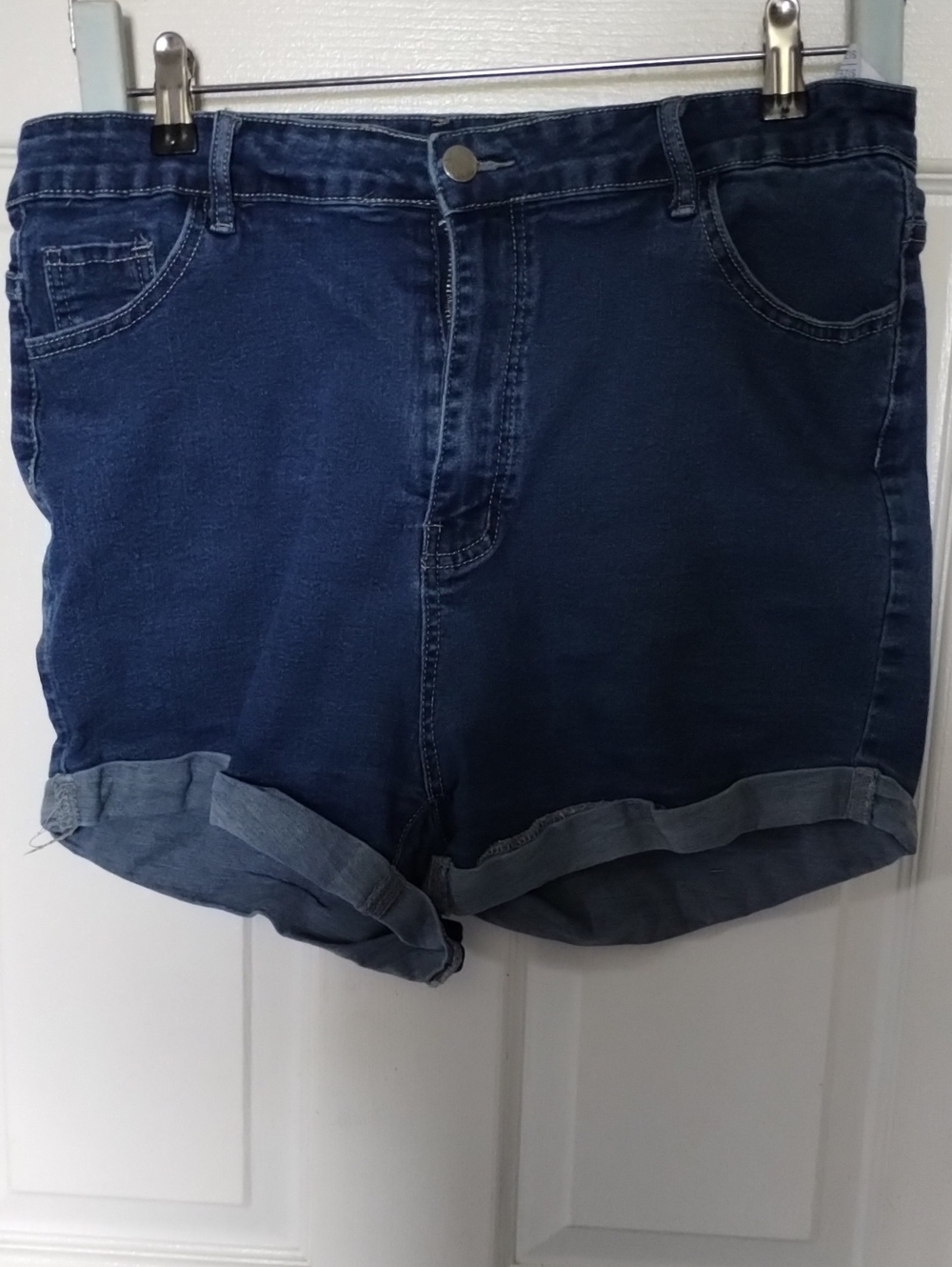 Women’s Dark Blue Denim Roll-Cuff Shorts. 2XL